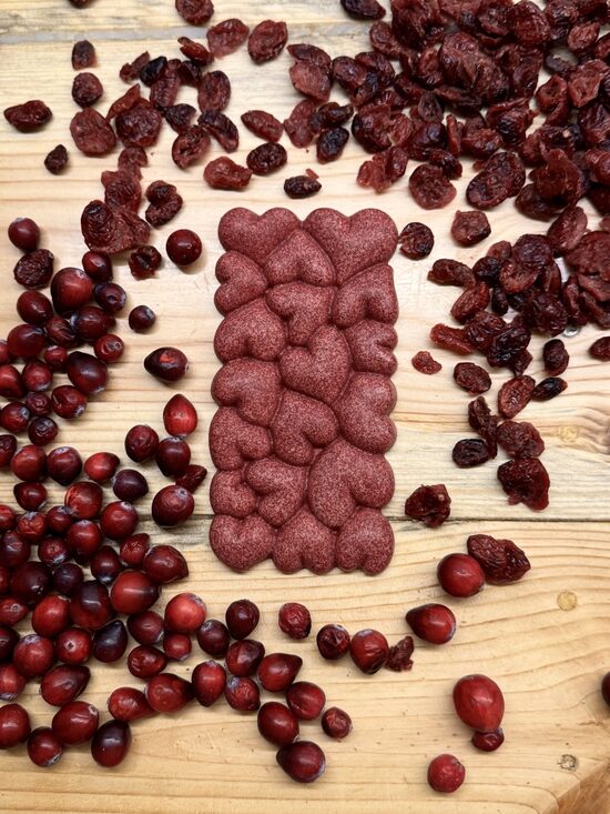 Baltā dzērveņu šokolāde